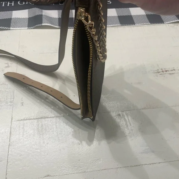 Micheal Kors belt bag - Picture 6 of 8